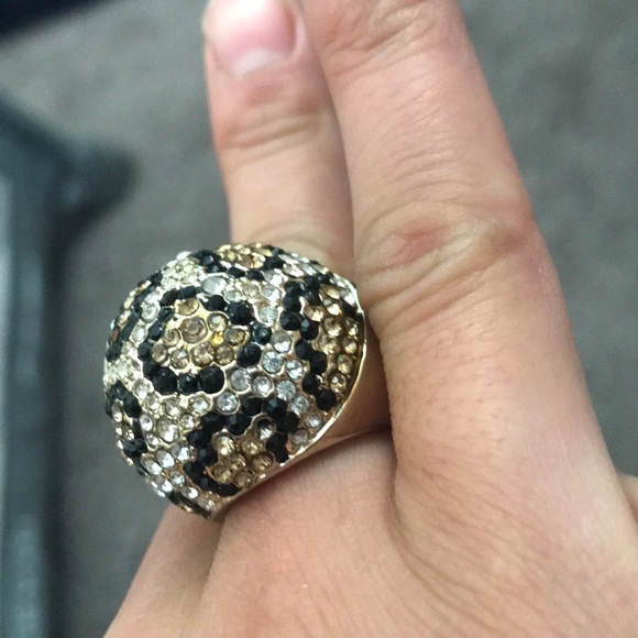 Round Leopard Express Ring - Picture 3 of 6